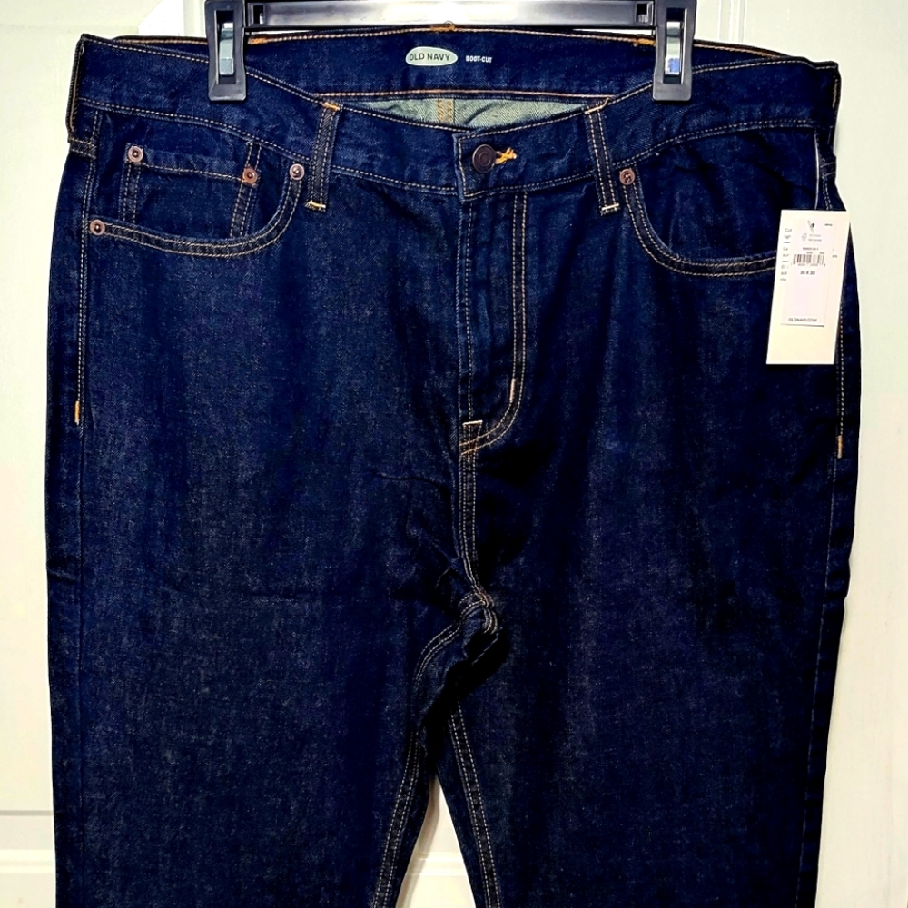Brand New Men's Old Navy Dark Blue Jeans. Size 38 X 30. Excellent condition.